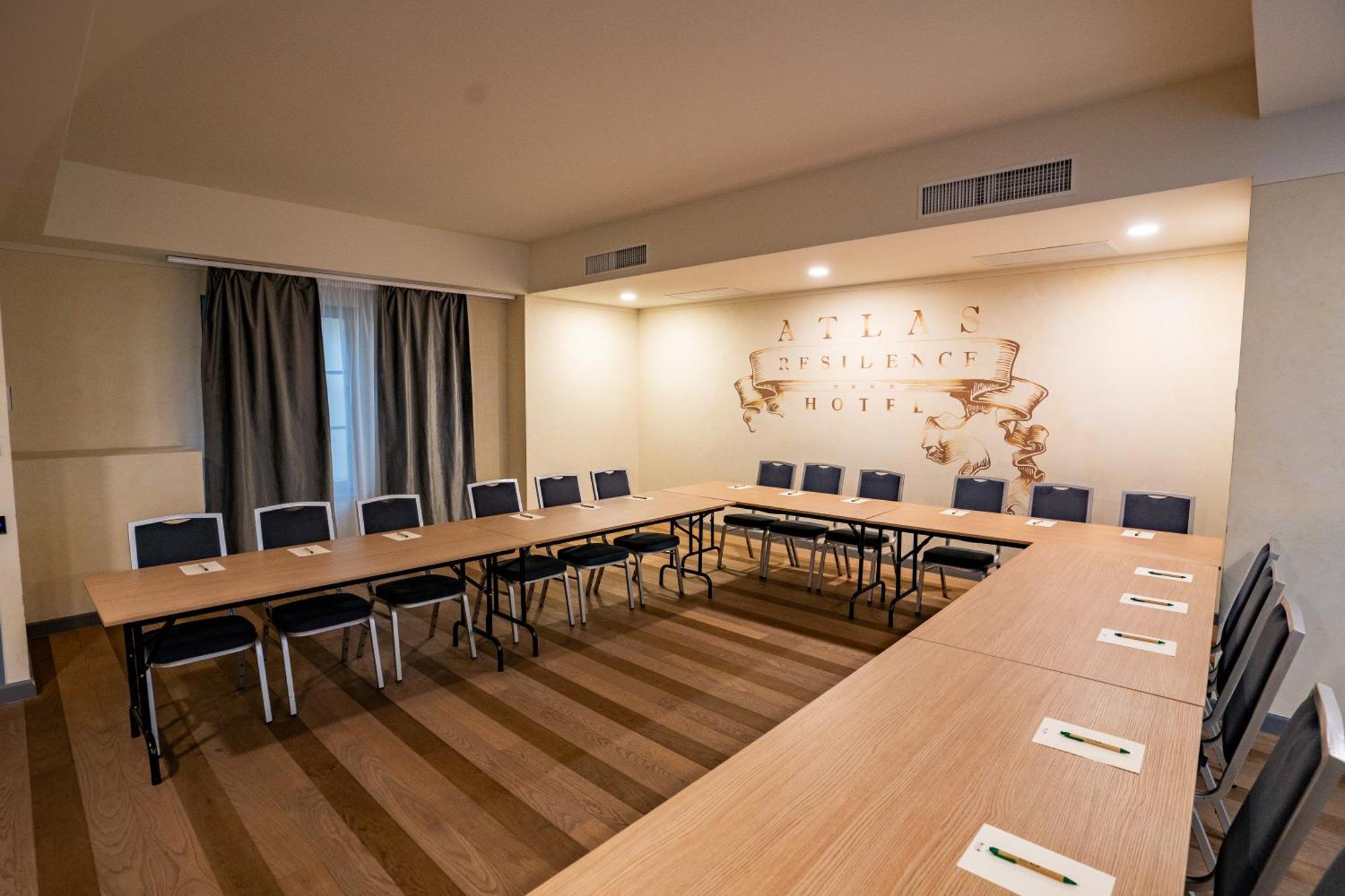 טימישוארה Atlas Hotel מראה חיצוני תמונה